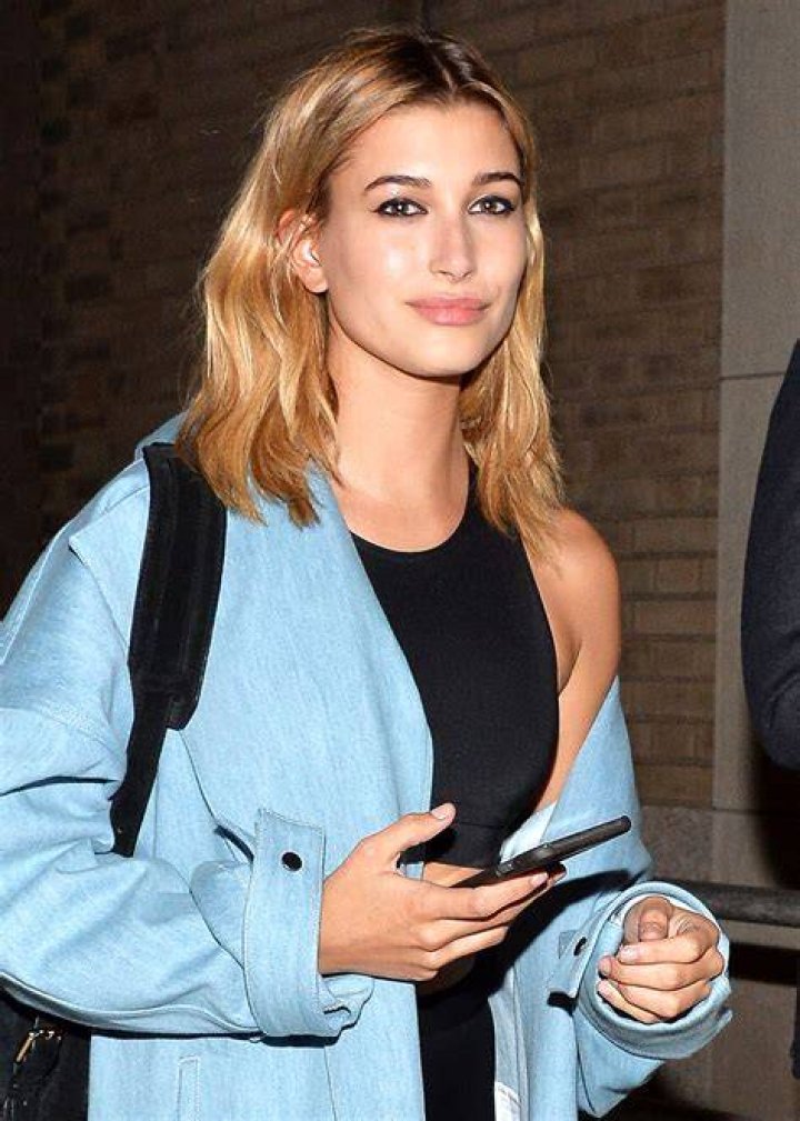 Hailey Baldwin’s Pink Hair Makeover – Before & After Photos – Hollywood Life