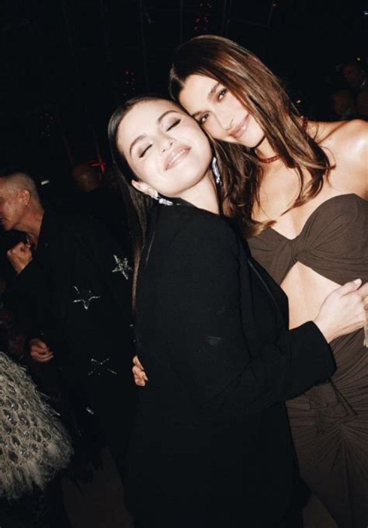 Hailey Baldwin, Selena Gomez & More – Hollywood Life