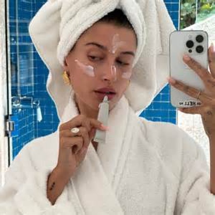 Hailey Bieber Loves This Inexpensive Dry Shampoo to Keep Her Hair ‘Clean & Fresh’