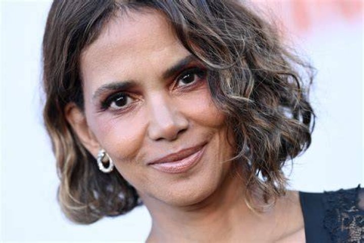 Halle Berry, 53, Goes Makeup-Free During 2nd Week Of Self-Quarantine & Fans Call Her ‘Beautiful’