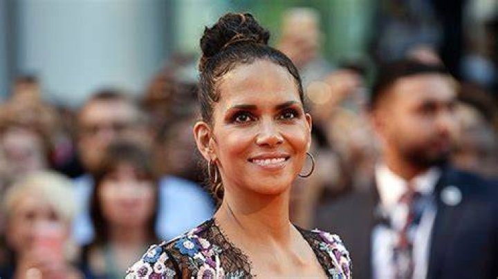 Halle Berry Drinks Wine As She Wears Nothing While Standing On Balcony – Hollywood Life