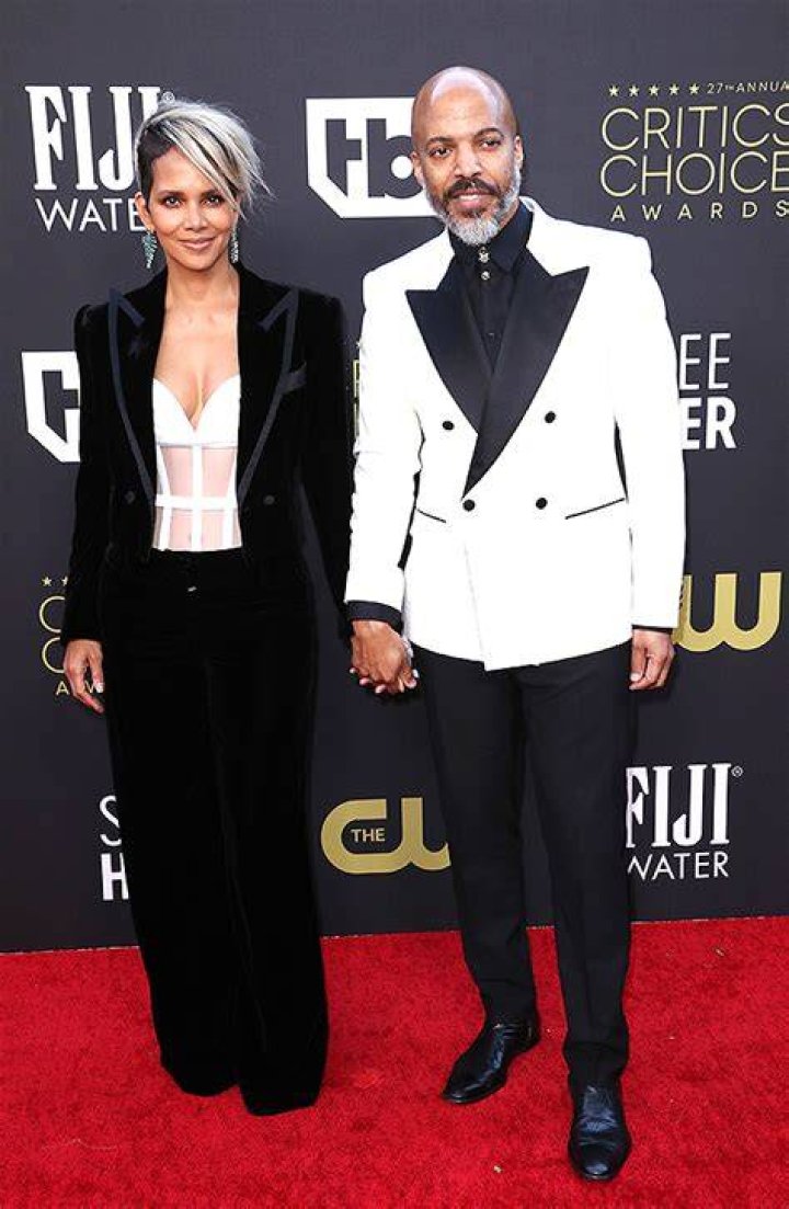 Halle Berry Gushes Over BF Van Hunt ‘Lifting’ Her Up In Sweet Tribute
