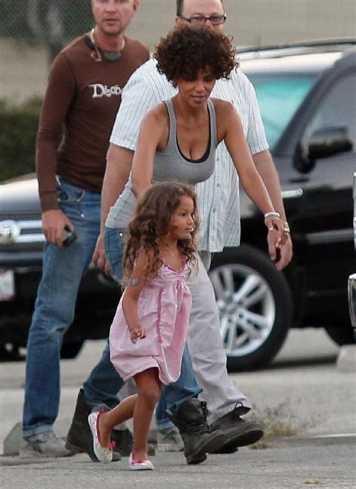 Halle Berry’s Custody Battle — Moving To Paris With Daughter Is Irresponsible – Hollywood Life