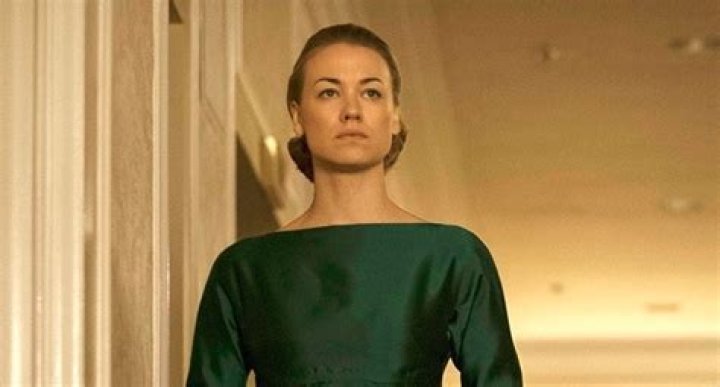 ‘Handmaid’s Tale’ Star Yvonne Strahovski Hints Serena Joy May ‘Redeem’ Herself In Season 2