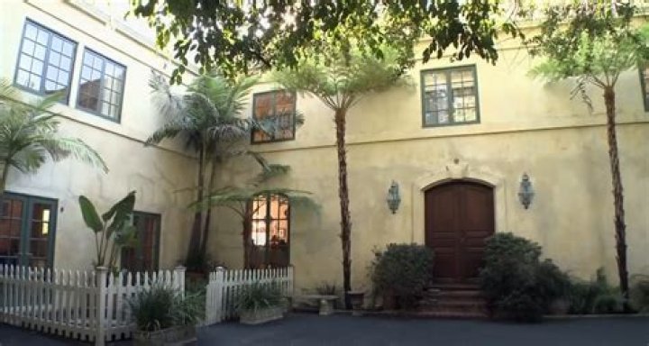 Harry Hamlin & Lisa Rinna Are Ready To Sell Off Their Prized Possessions