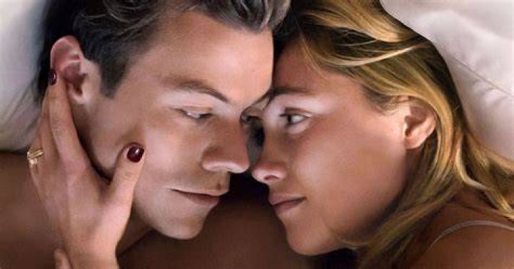 Harry Styles & Florence Pugh In Bed For ‘Don’t Worry Darling’: Photo – Hollywood Life