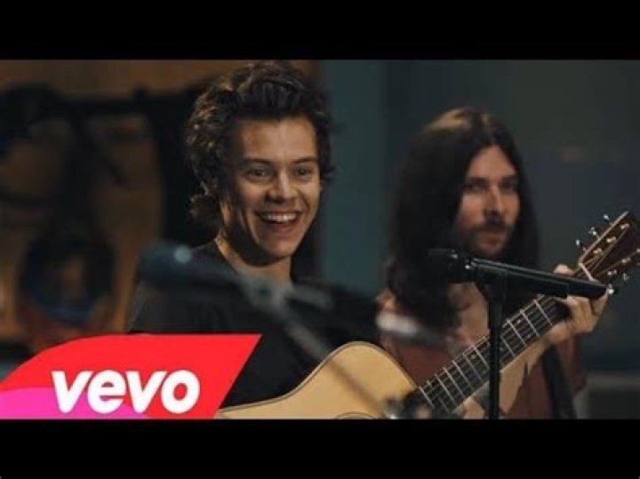 Harry Styles’ ‘Kiwi’ Music Video — PICS