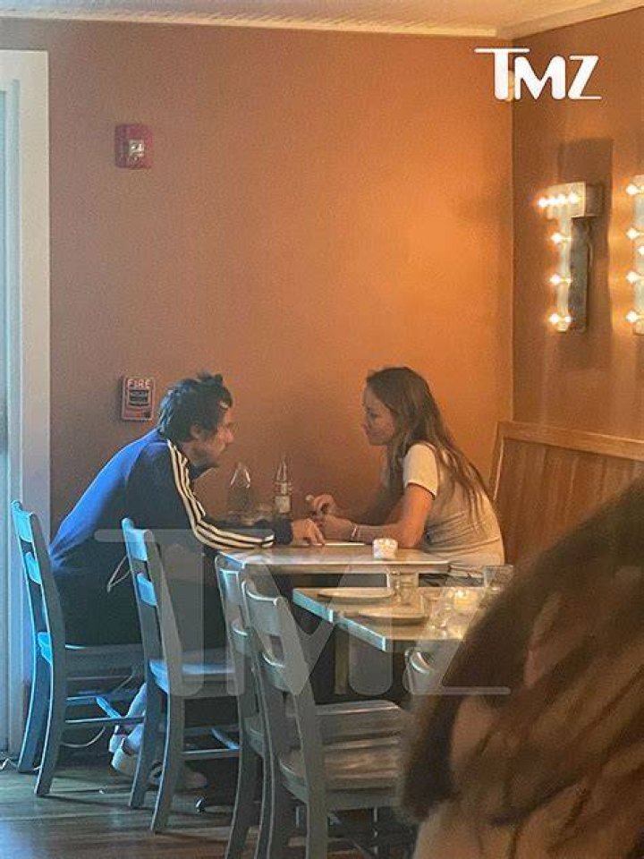 Harry Styles & Olivia Wilde On Date At Mexican Restaurant: Photos – Hollywood Life