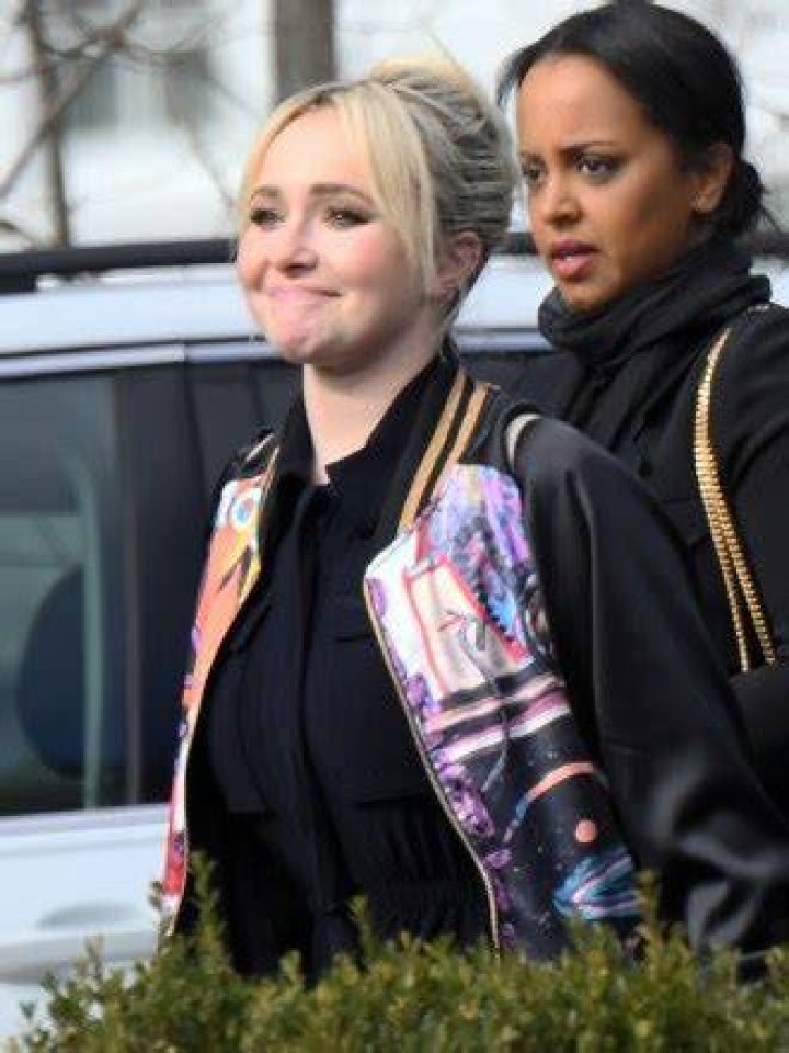 Hayden Panettiere Surfaces With Dad By Her Side After 2nd Trip To Rehab For Postpartum