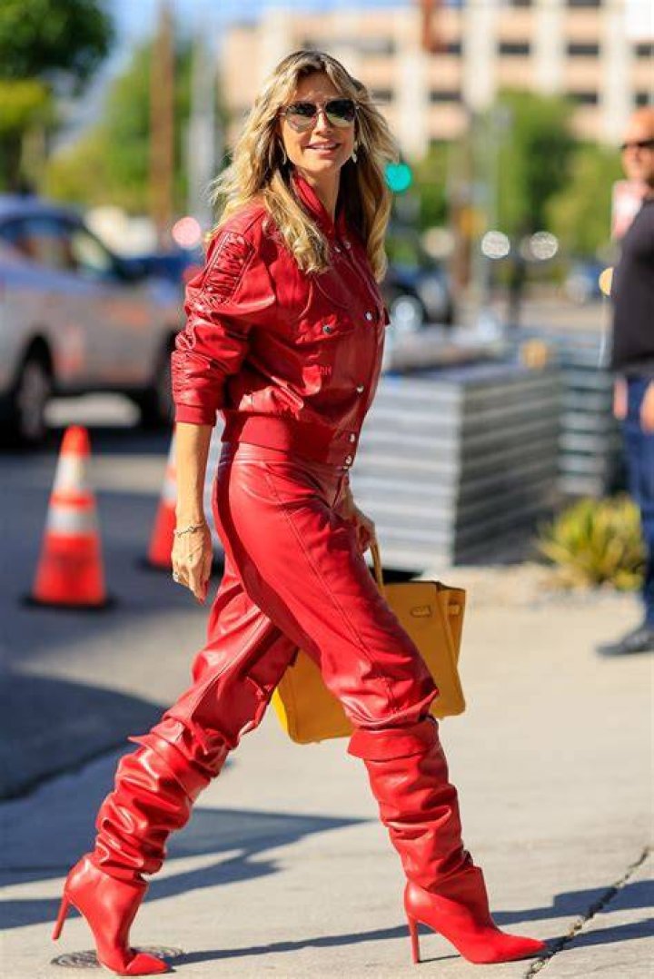 Heidi Klum Rocks Sheer Top & Red Leather Pants On ‘Jimmy Kimmel’ – Hollywood Life