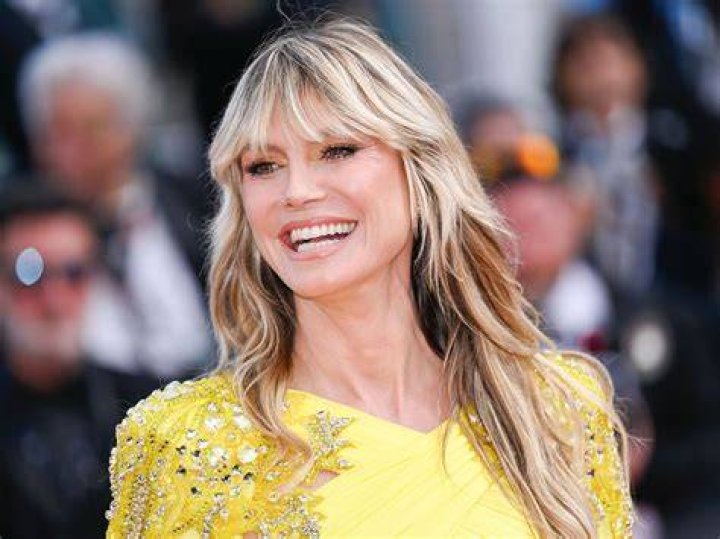 Heidi Klum Rocks Yellow Bikini For Sunbathing: Photos – Hollywood Life