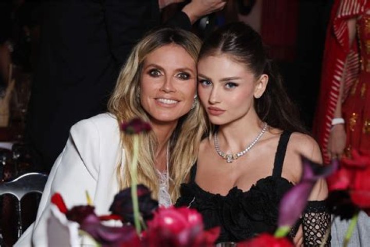 Heidi Klum’s Daughter Leni, 18, Models Strapless Bustier With Mom At Milan Fashion Week