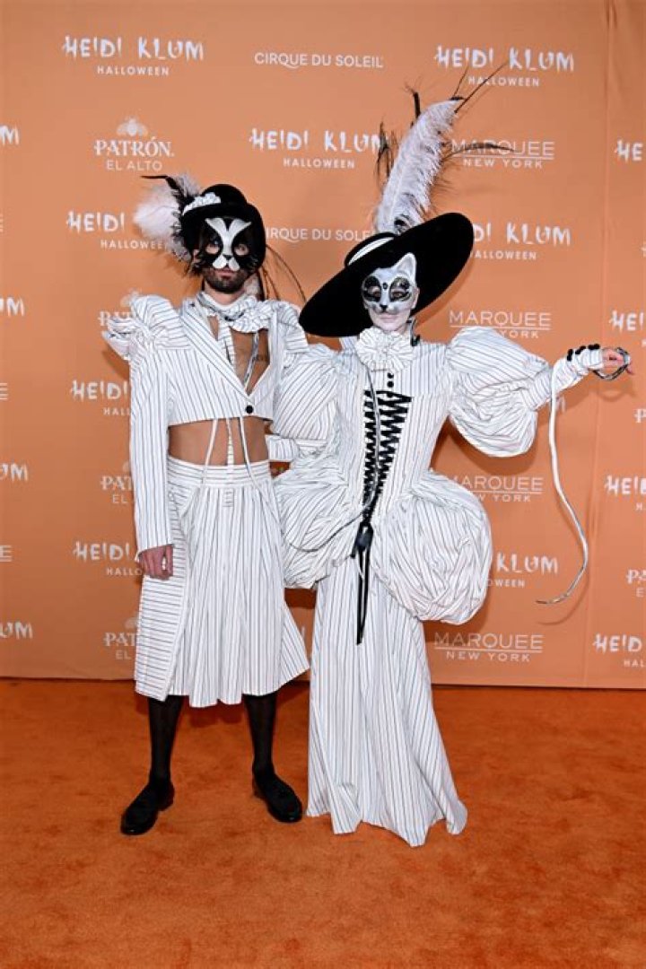 Heidi Klum’s Halloween Party 2019 – See Celebrities Costumes – Hollywood Life