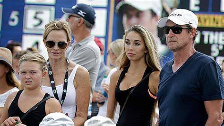 Her Athlete Dad & Famous Mom – Hollywood Life