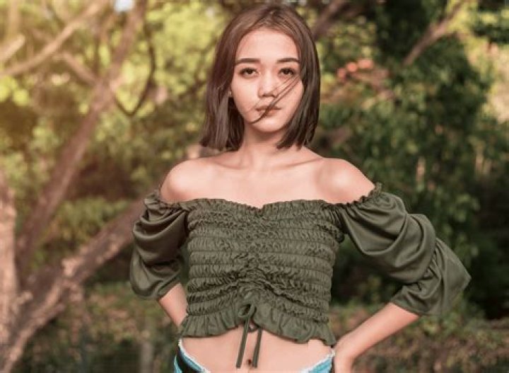 Hottest Knot-Front Crop Tops in 2023 – Hollywood Life Reviews – Hollywood Life
