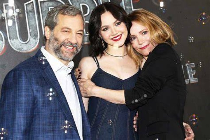 How Parents Judd Apatow & Leslie Mann Inspire Her Career – Hollywood Life