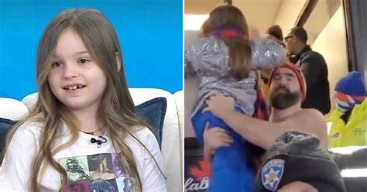 How Taylor Swift Reacted to the Little Girl Jason Kelce Lifted at Chiefs Game