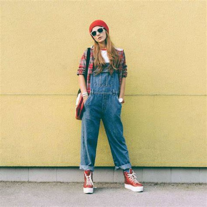 How To Wear Overalls — The Best Pair For Your Body Type & The Right Shoes – Hollywood Life