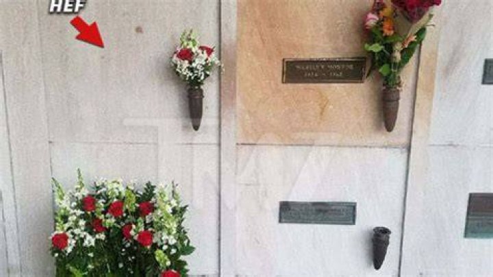 Hugh Hefner’s Funeral — Here’s Who Attended The ‘Playboy’ Founder’s Private Ceremony  – Hollywood Life