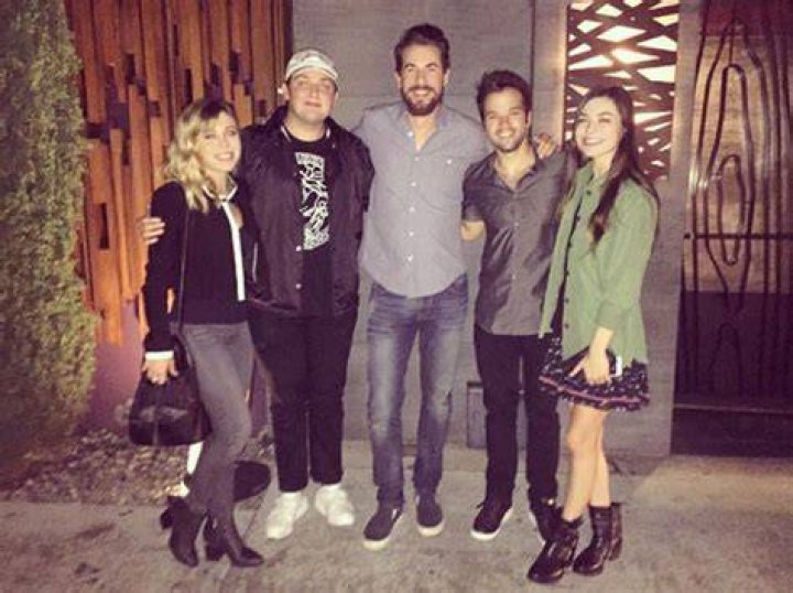 ‘iCarly’ Cast Reunites Over LDW & Prove They’re Still BFFs — Cute Pic