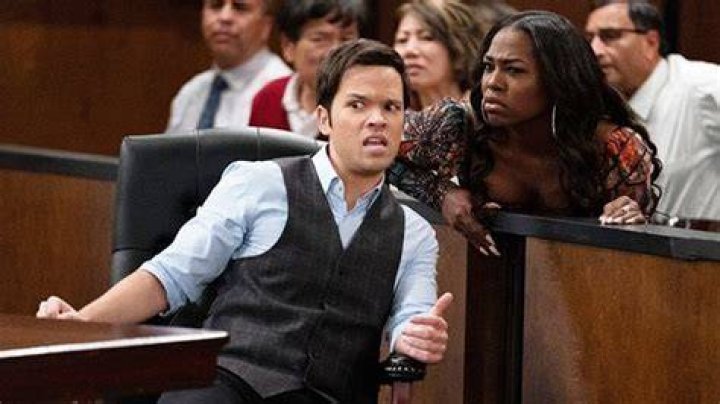 ‘iCarly’ Season 2 Preview: Lewbert Returns & Faces Off With Freddie In Court