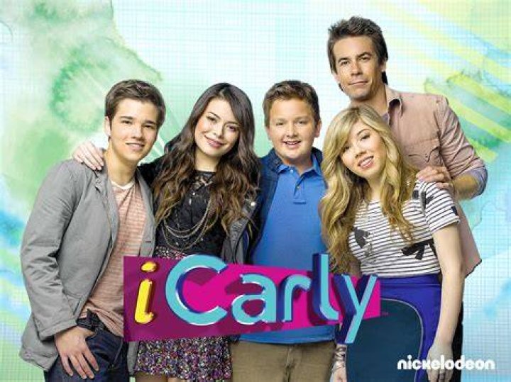 ‘iCarly’ Season 2 Trailer Teases Carly & Freddie Relationship — Watch – Hollywood Life