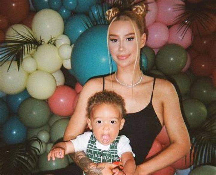 Iggy Azalea Posts Baby Bump Photo & Son Onyx Pics – Hollywood Life