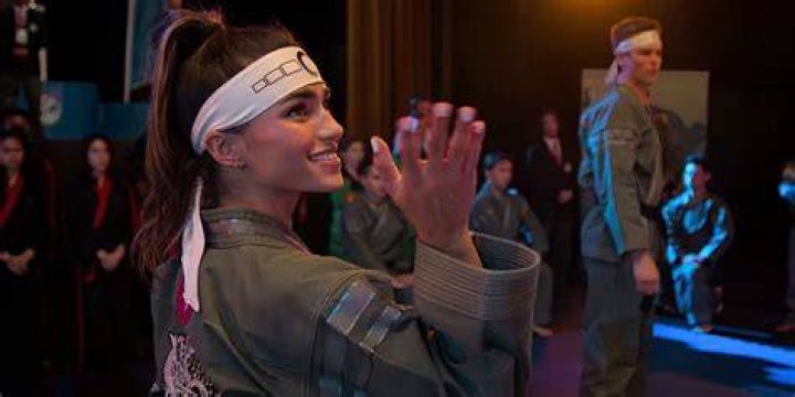 Inside The ‘Cobra Kai’ Actress’s Dating Life – Hollywood Life