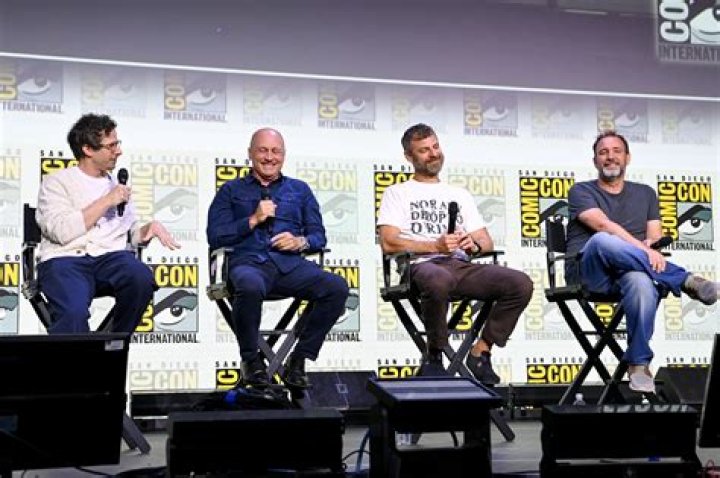 Inside Their Super ‘Awkward’ Comic-Con Appearance – Hollywood Life