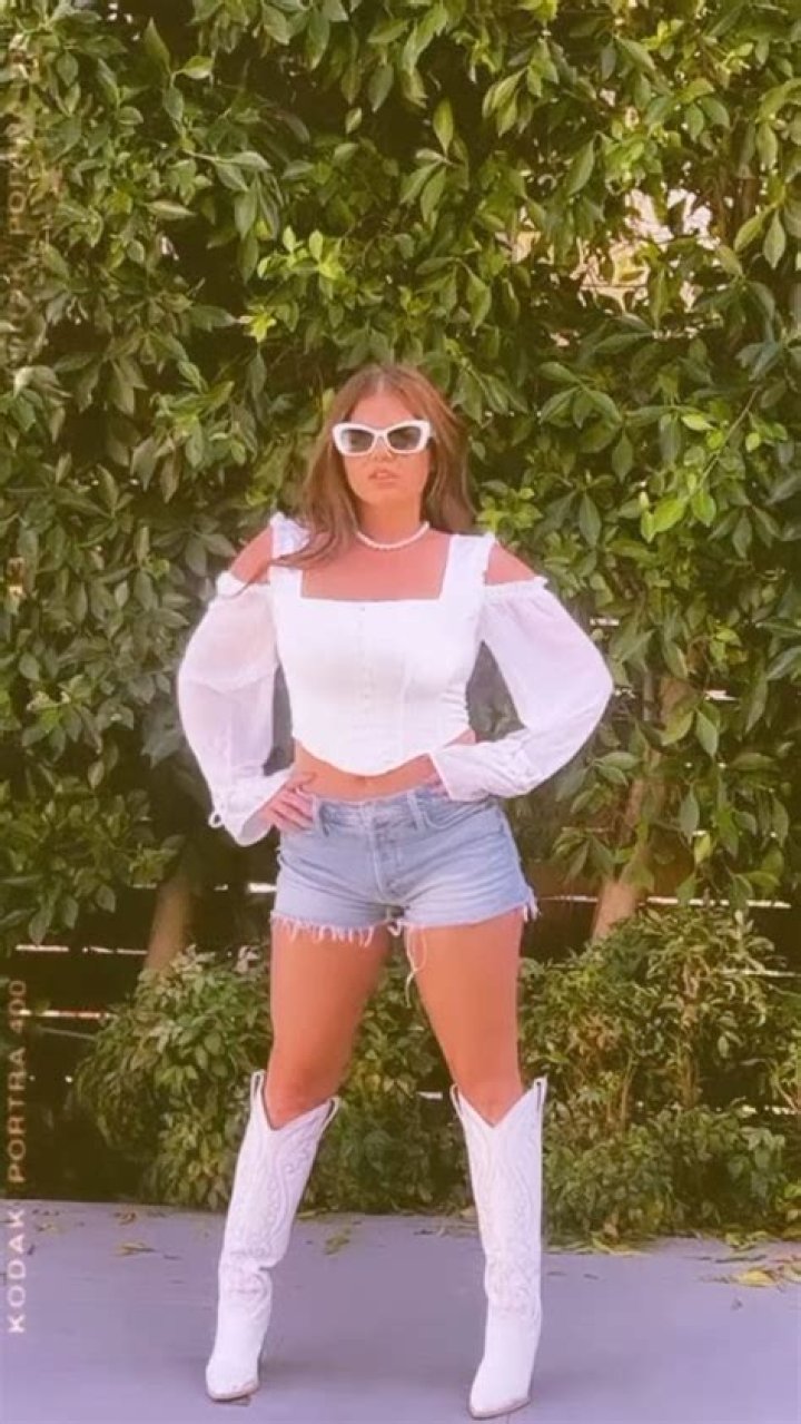Instagram Queen Of The Week — See Her Hot New Pics – Hollywood Life