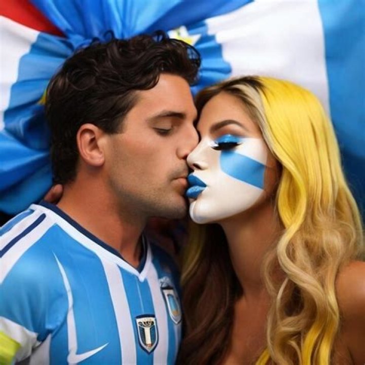 International Kissing Day: Celebrity Pics