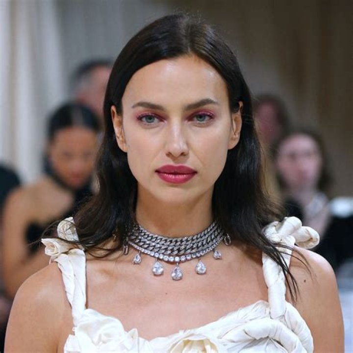 Irina Shayk’s Black String Bikini: Photos – Hollywood Life