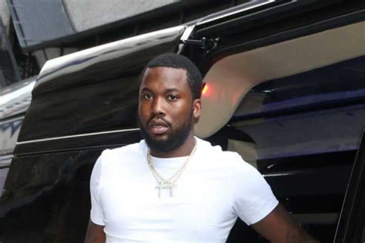 Is Meek Mill Her ‘Baby Father?’ — Is Nicki Really Pregnant? – Hollywood Life