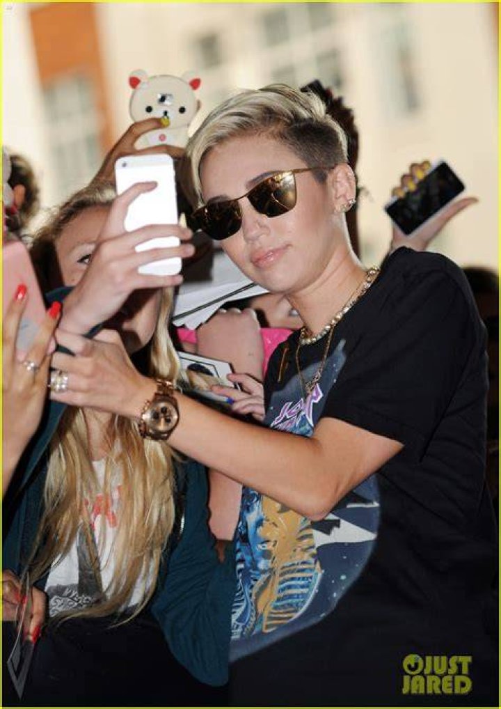 Is Miley Cyrus Cutting Herself? – Hollywood Life