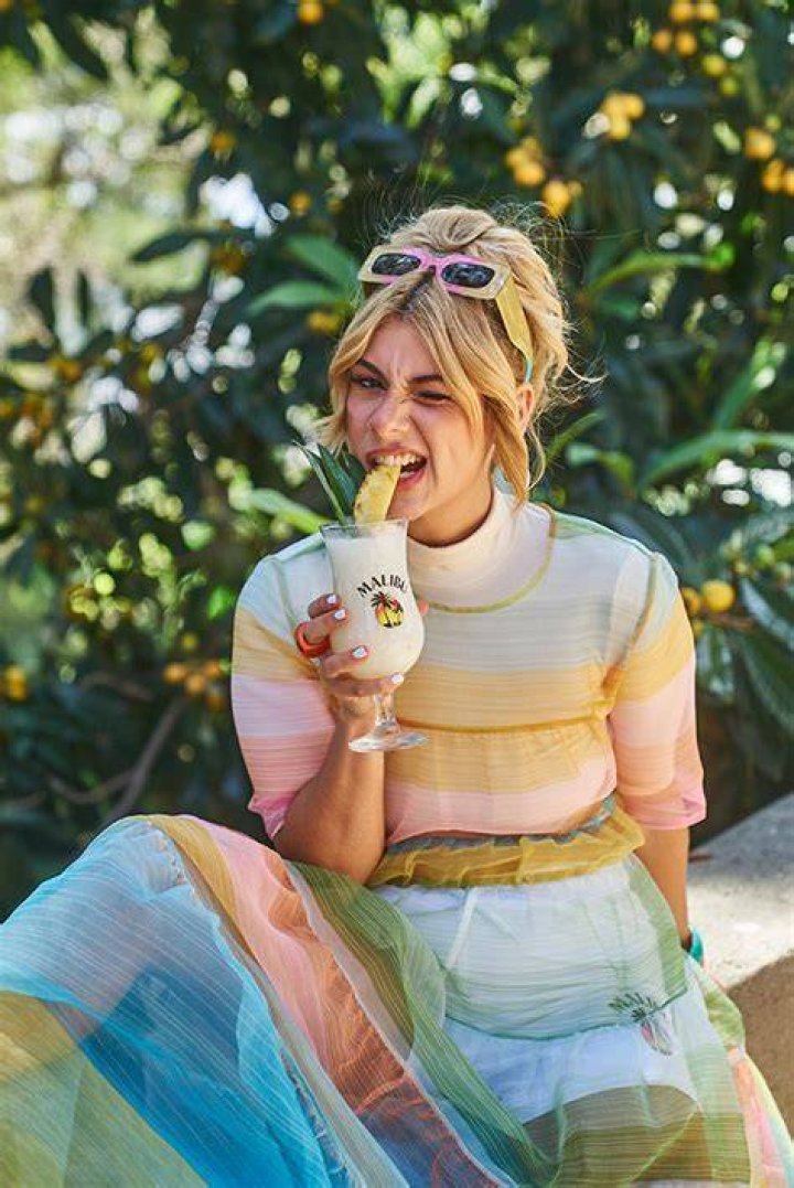 It’s Giving ‘Vacay Vibes’ – Hollywood Life
