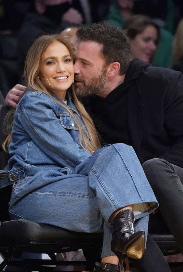 J.Lo Links Arms With Ben Affleck Out In NYC — Photos – Hollywood Life