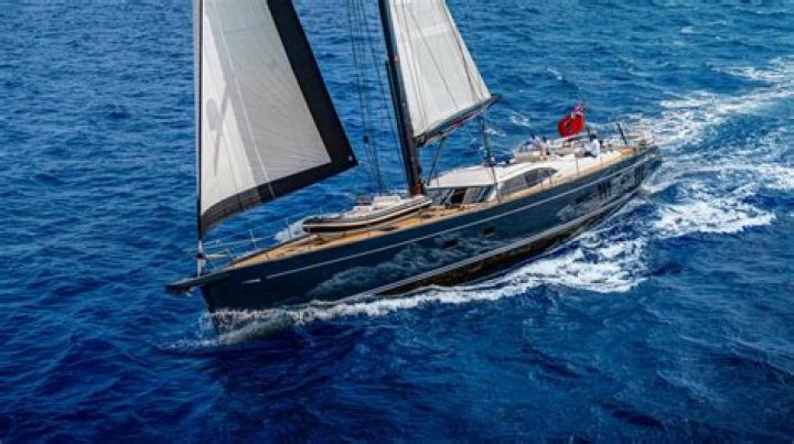 J.Lo’s 85-Meter Yacht Sails By A-Rod’s 55-Meter Boat – Surprise Photos Of The Close Encounter