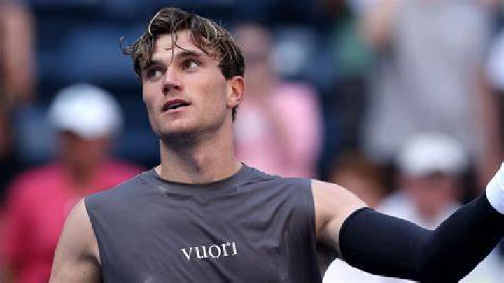 Jack Draper, 19, Falls Over On Tennis Court 2 Mos. After Battling COVID: I Was Feeling ‘Really Dizzy’