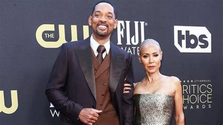 Jada Pinkett Smith Glows In Gold While Snuggling Hubby Will Smith At Critics’ Choice Awards