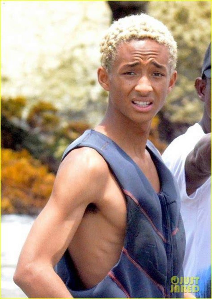 Jaden Smith Goes Shirtless In Cryochamber For 3 Minutes In Wild Video – Hollywood Life