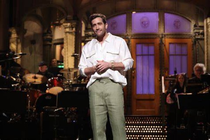 Jake Gyllenhaal Appears In Sketch With John Mulaney & David Byrne – Hollywood Life