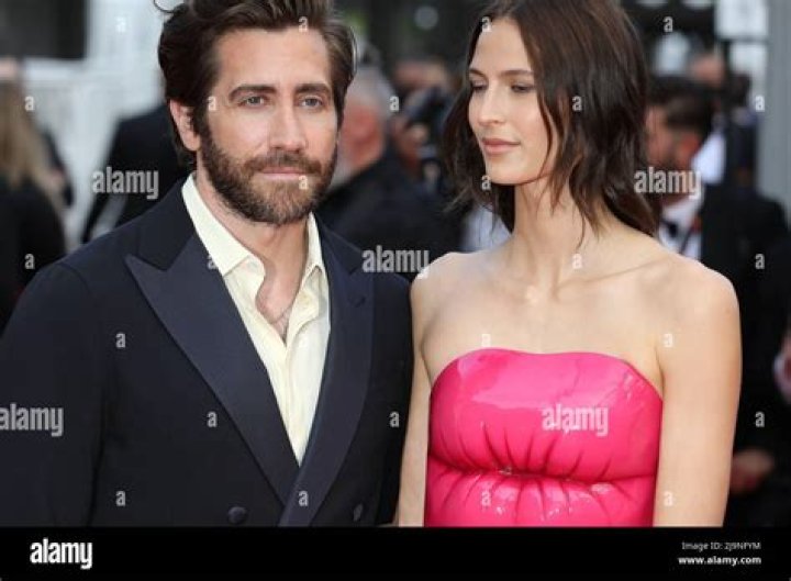 Jake Gyllenhaal & Jeanne Cadieu At Vanity Fair Oscar Party 2022 – Hollywood Life