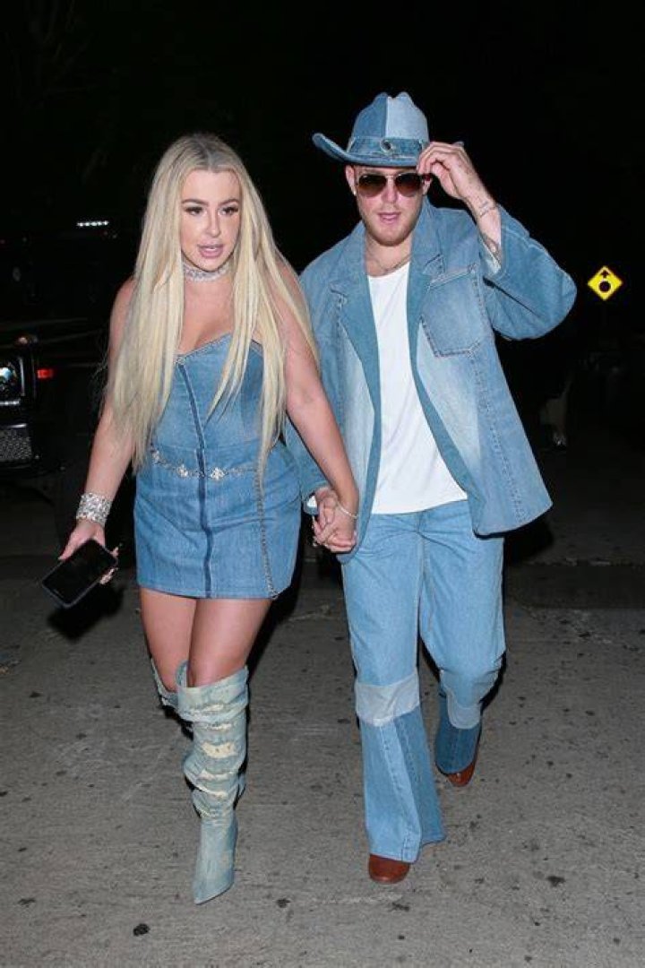 Jake Paul & Tana Mongeau’s Justin & Britney Halloween Costume 2019 – Hollywood Life