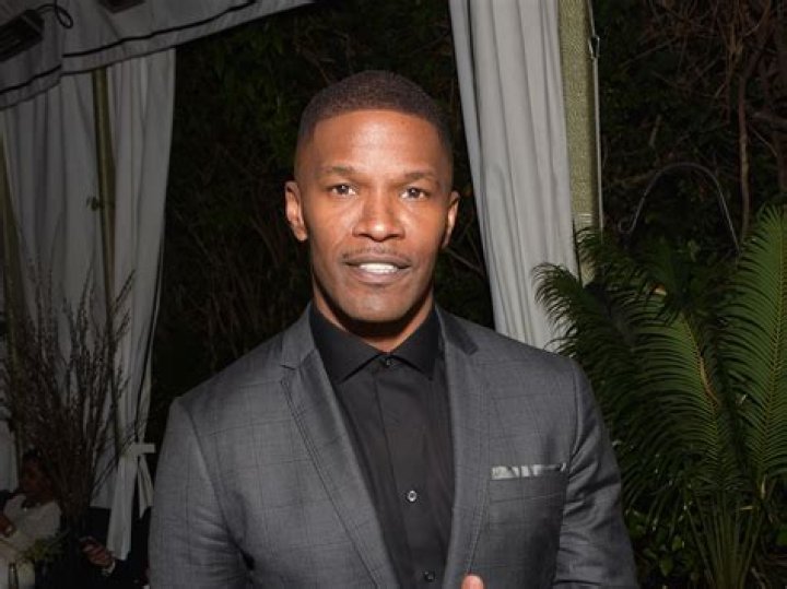 Jamie Foxx Reveals He ‘Couldn’t Walk’ After Health Scare – Hollywood Life