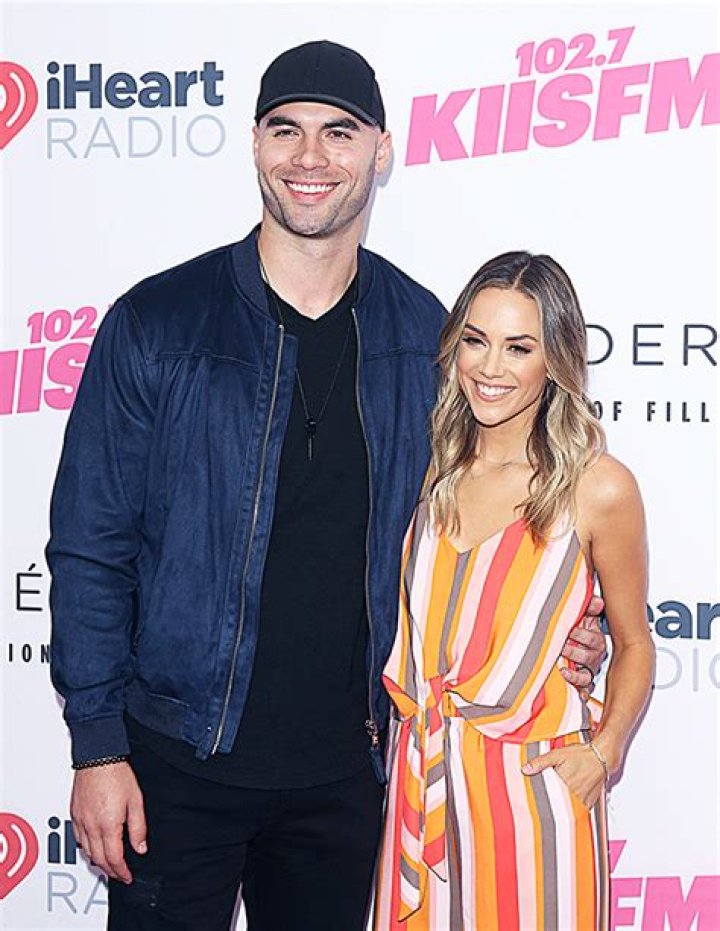 Jana Kramer Had ‘Flings’ During Separation From Mike Caussin, She Says – Hollywood Life