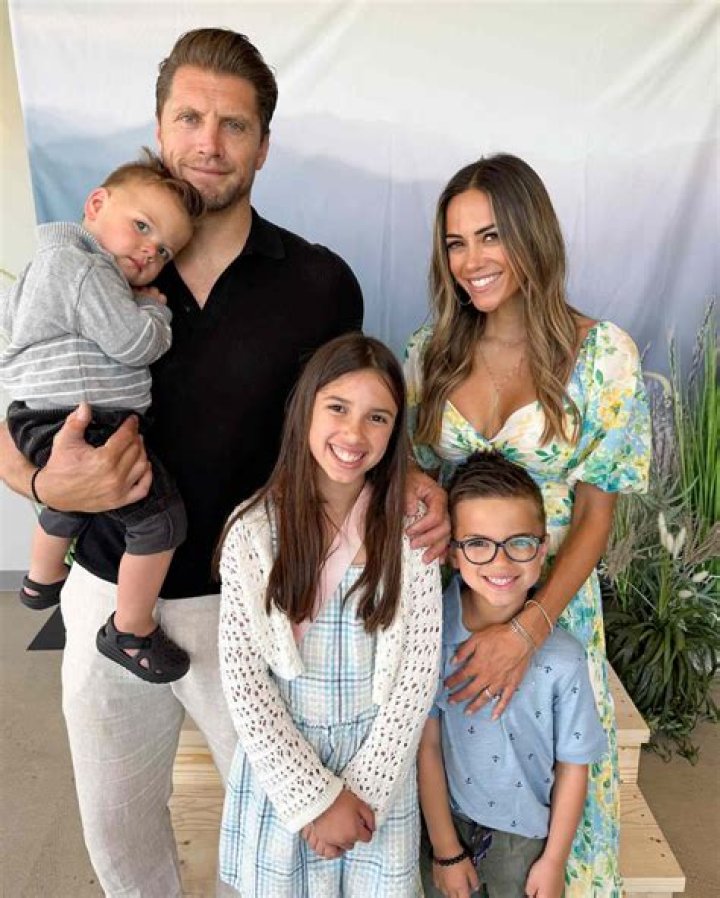 Jana Kramer Reveals The Meaning Of Her New Song ‘Untouchable’ – Hollywood Life