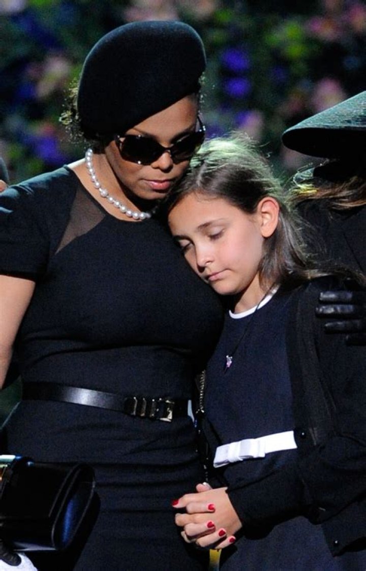 Janet Jackson & Niece Paris Jackson Pose In New Rare Photo – Hollywood Life