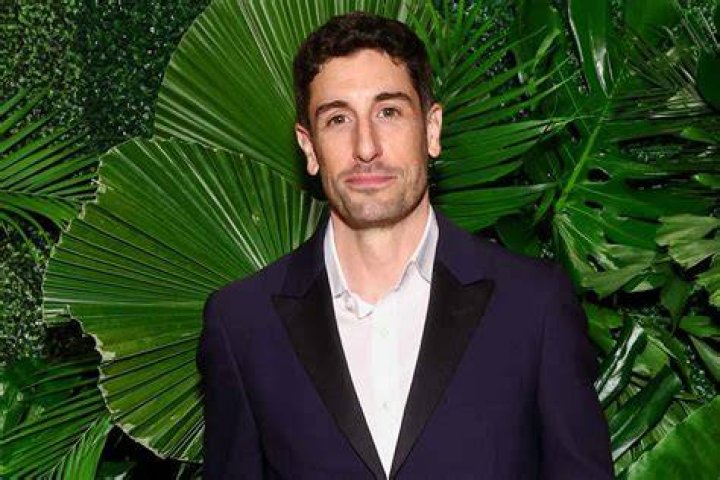 Jason Biggs Reveals Why His New Show ‘Outmatched’ Is A ‘Full Circle Moment’ For Him
