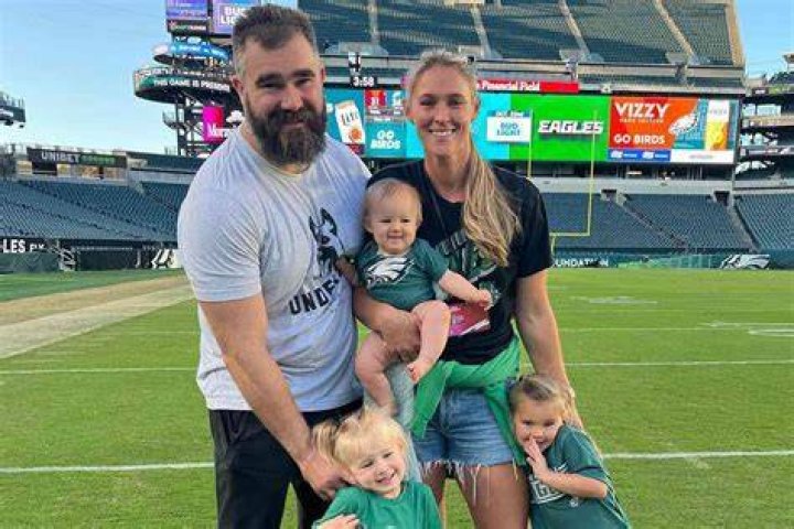 Jason Kelce and Wife Celebrate Daughter’s First Eagles Game: Photos – Hollywood Life