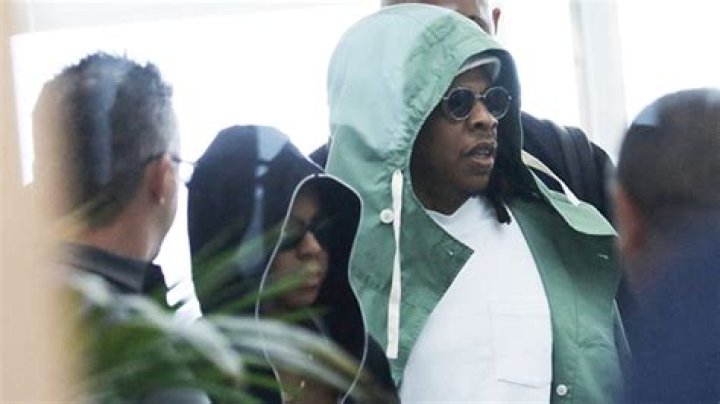 Jay-Z & Blue Ivy Arrive In Barcelona For Beyonce’s Next Concert – Hollywood Life
